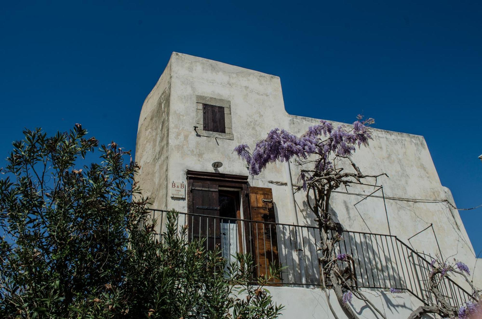 Bed and Breakfast Torre La Mezzaluna В'єсте Екстер'єр фото